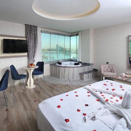 Adana Taskoeprue Hotel Ngoại thất bức ảnh