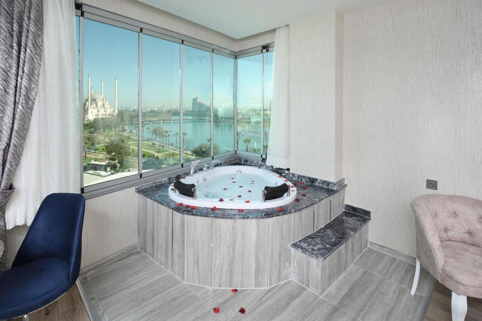 Adana Taskoeprue Hotel Ngoại thất bức ảnh