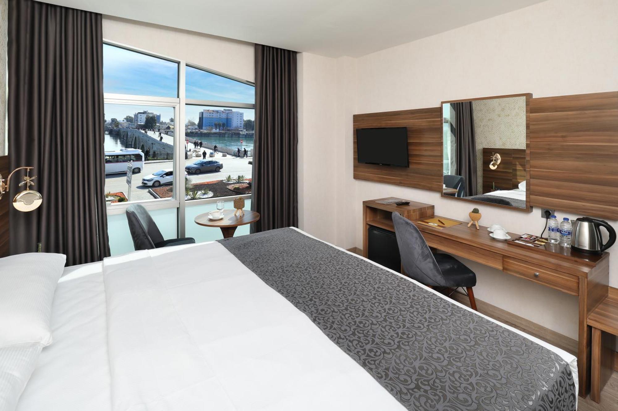 Adana Taskoeprue Hotel Ngoại thất bức ảnh