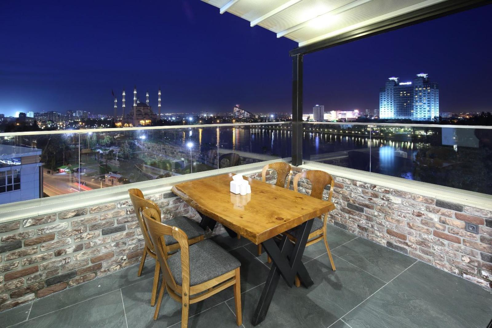 Adana Taskoeprue Hotel Ngoại thất bức ảnh