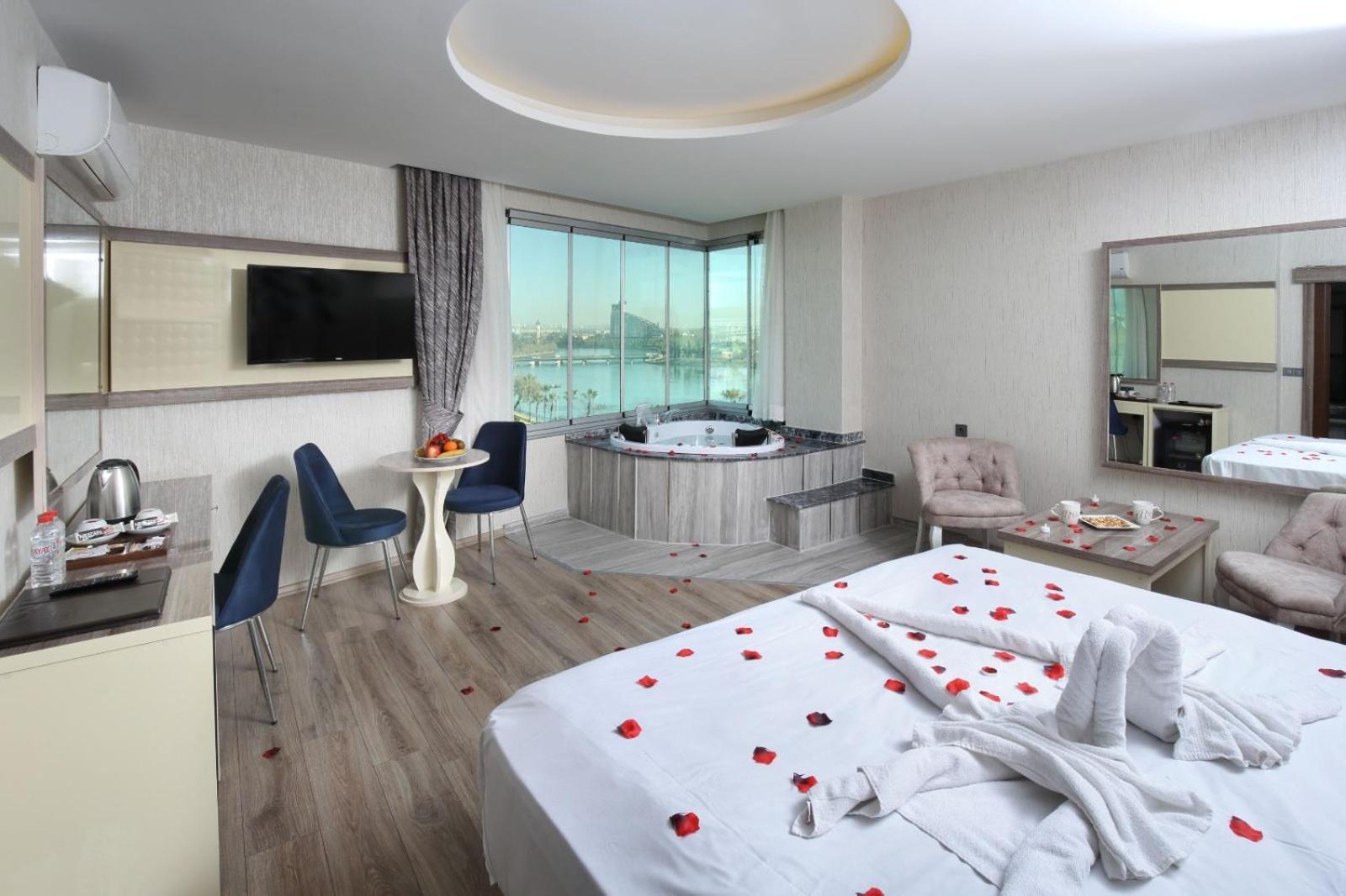 Adana Taskoeprue Hotel Ngoại thất bức ảnh